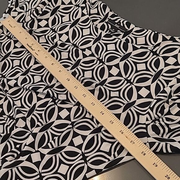 R&K sz M geometric print dress - Picture 8 of 9